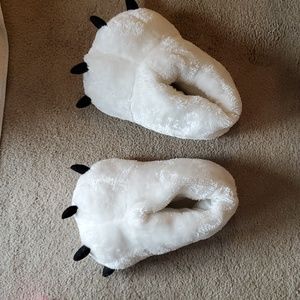 Looking like Yeti here! White thick fuzzy slippers in good condition Size M 9-10